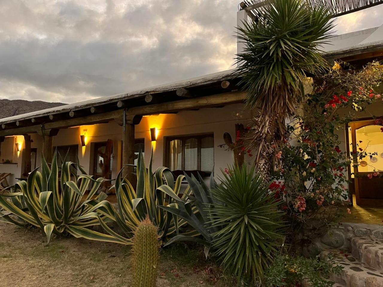 Hotel Texas Cafayate Exterior photo